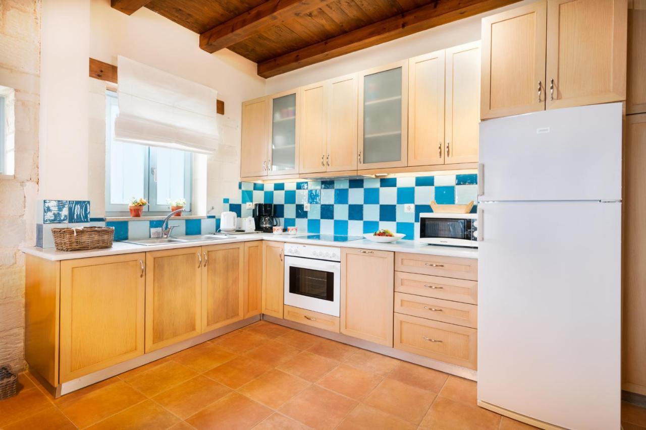 Beachfront Villa Turquoise With Private Pool, Bbq And Ping Pong Table Chania  Exterior foto
